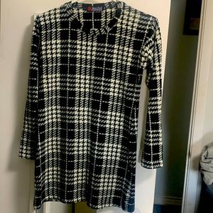 Black and white colour Mont ford top